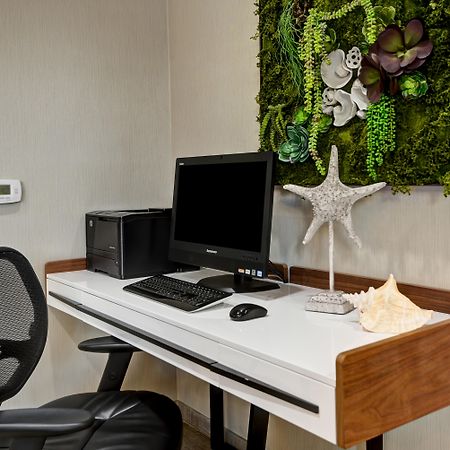 Holiday Inn Express Newport Beach By Ihg Exterior photo