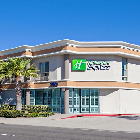 Holiday Inn Express Newport Beach By Ihg Exterior photo