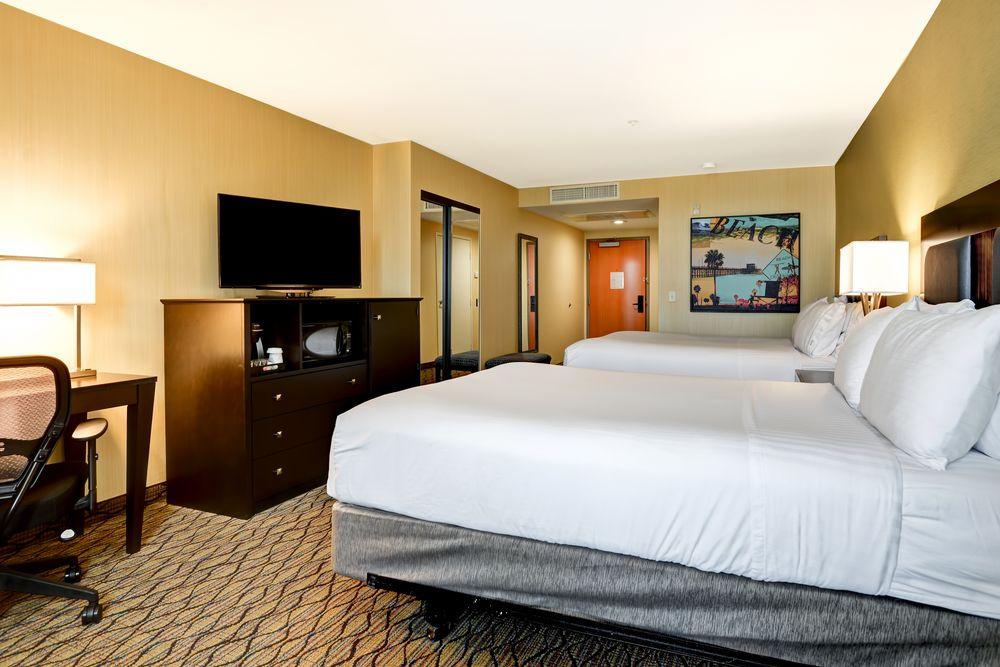 Holiday Inn Express Newport Beach By Ihg Exterior photo