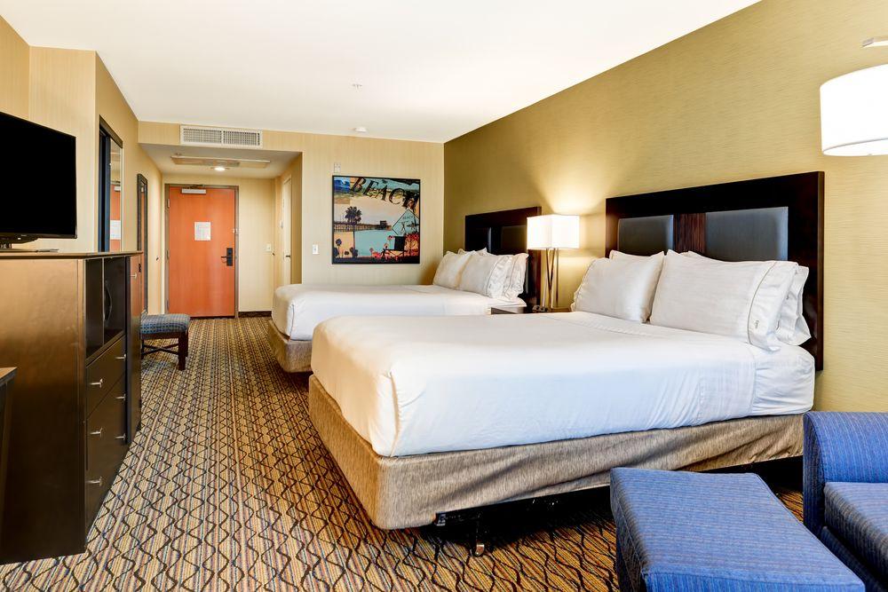 Holiday Inn Express Newport Beach By Ihg Exterior photo