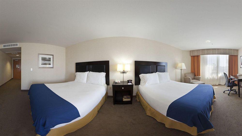 Holiday Inn Express Newport Beach By Ihg Exterior photo