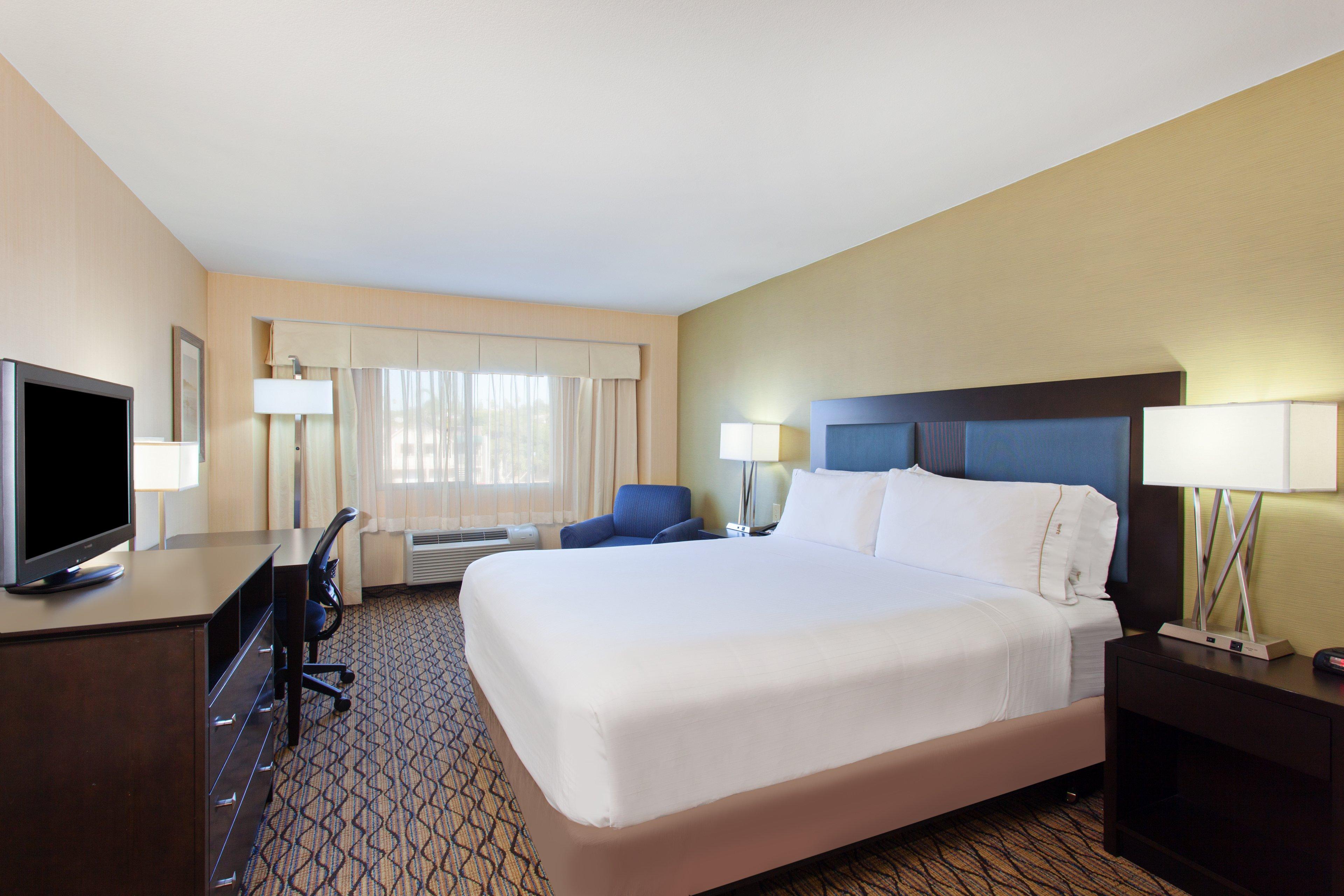 Holiday Inn Express Newport Beach By Ihg Exterior photo