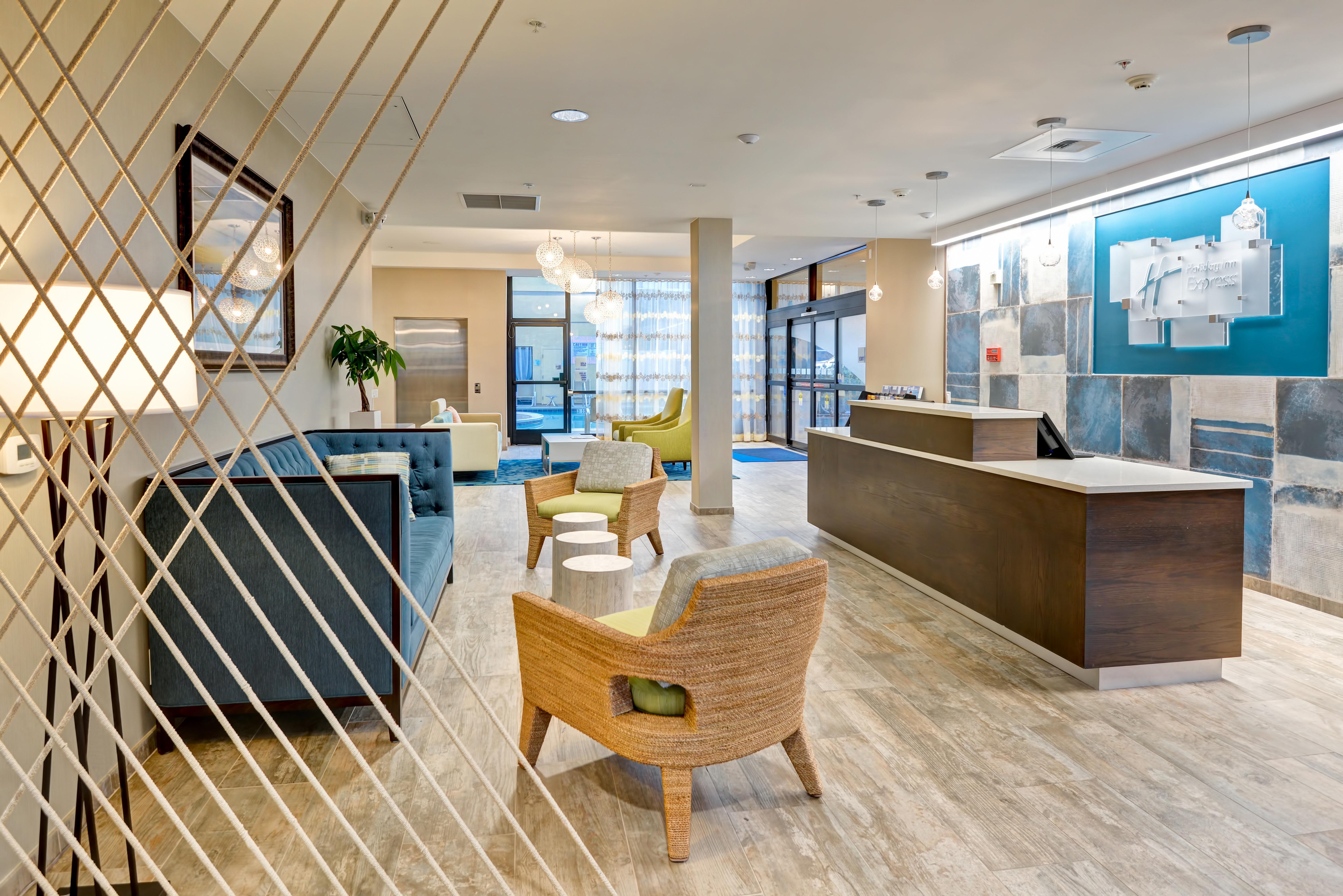 Holiday Inn Express Newport Beach By Ihg Exterior photo