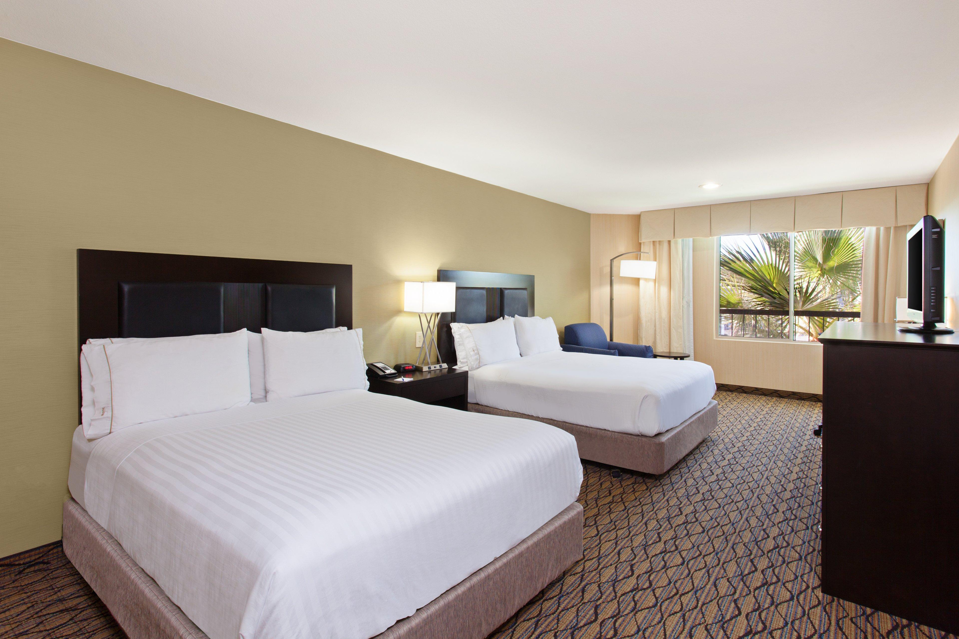 Holiday Inn Express Newport Beach By Ihg Exterior photo