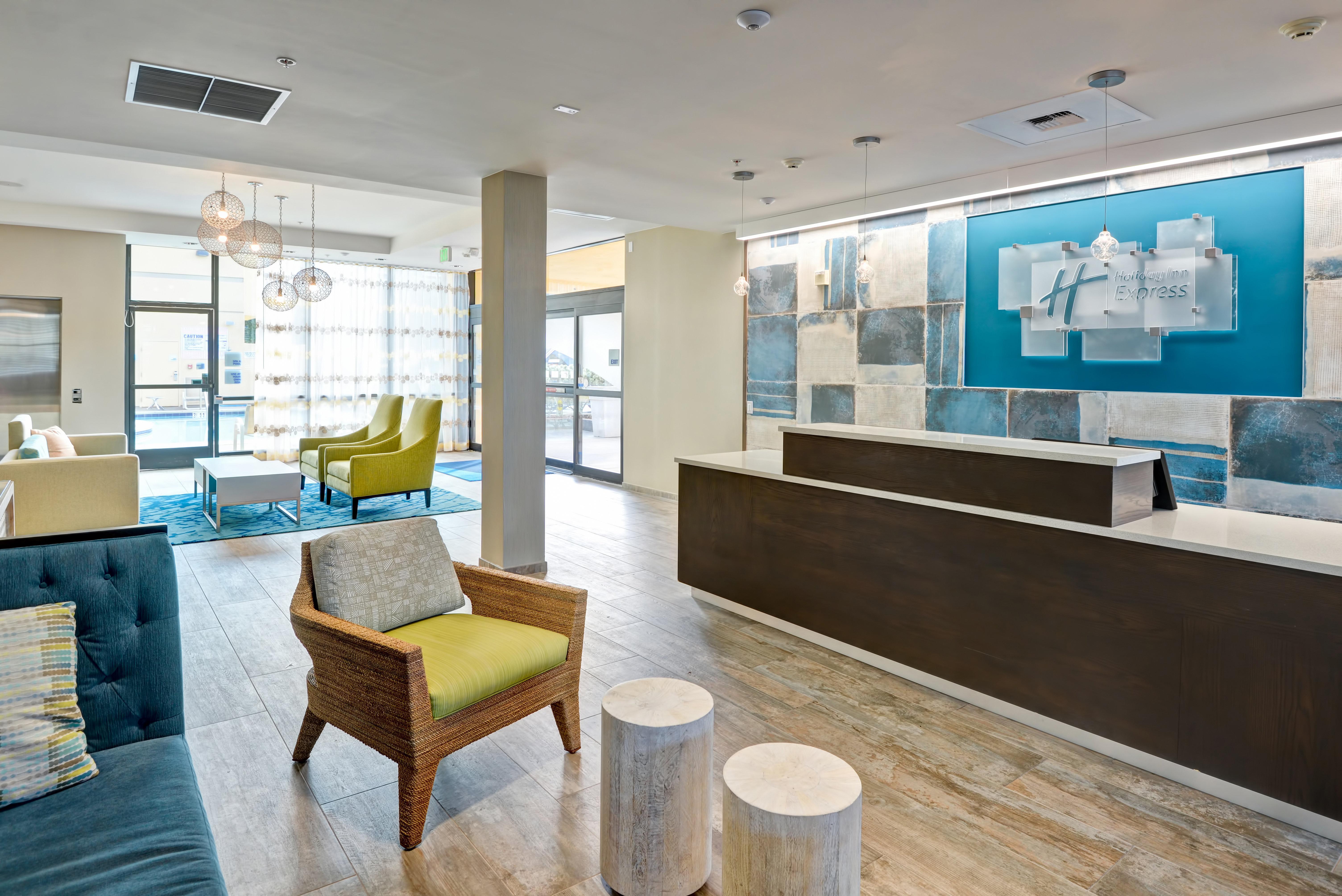 Holiday Inn Express Newport Beach By Ihg Exterior photo