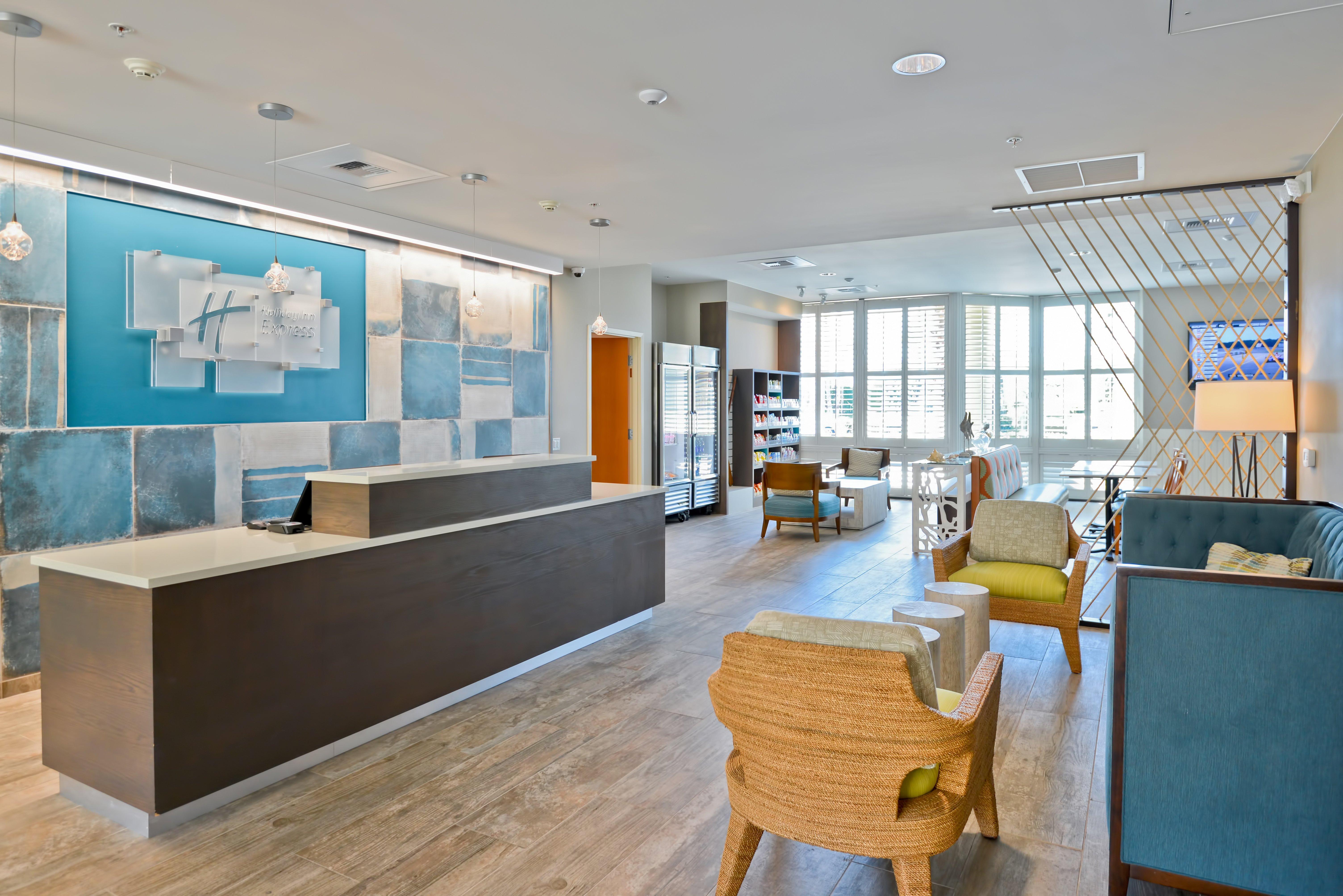 Holiday Inn Express Newport Beach By Ihg Exterior photo
