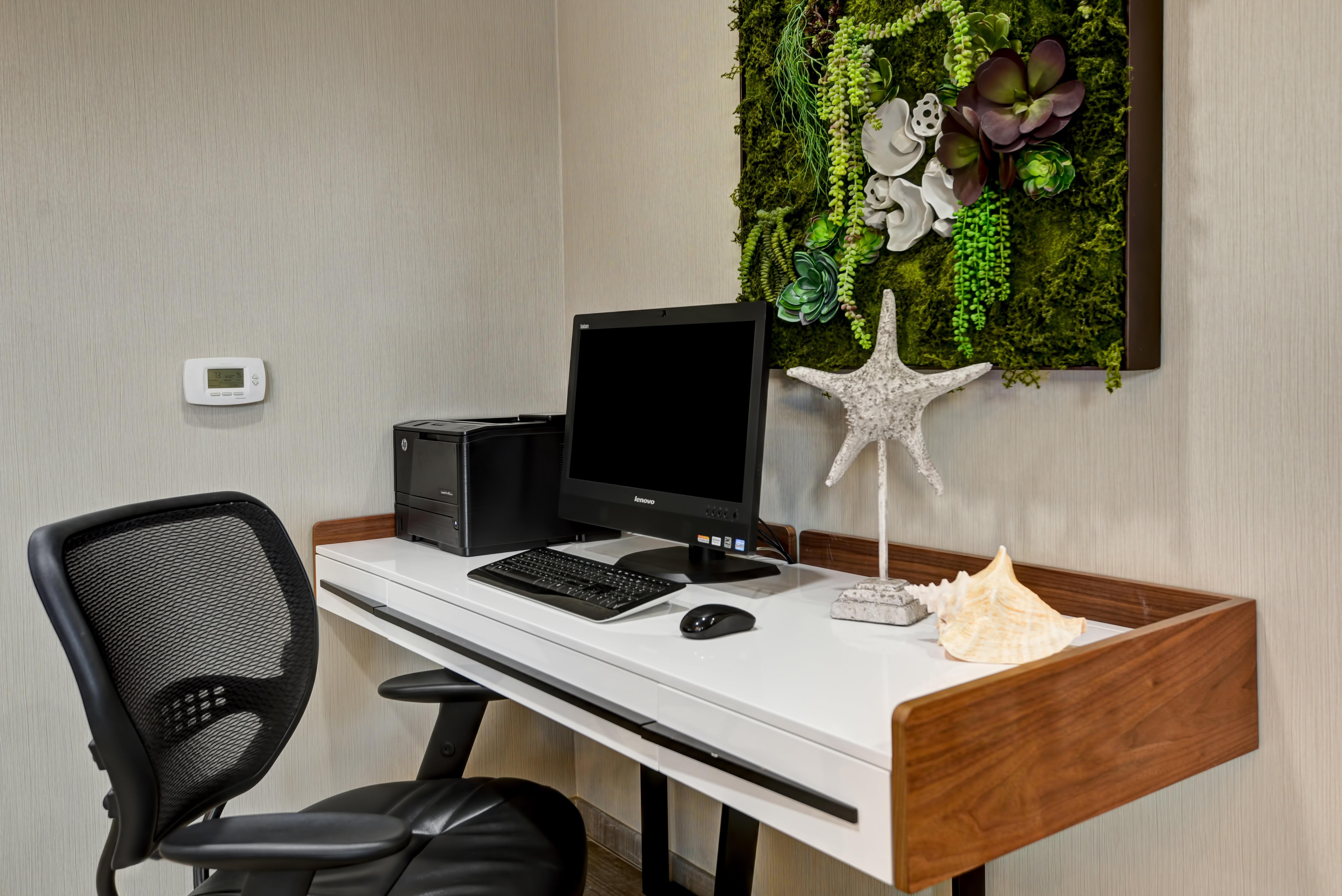 Holiday Inn Express Newport Beach By Ihg Exterior photo