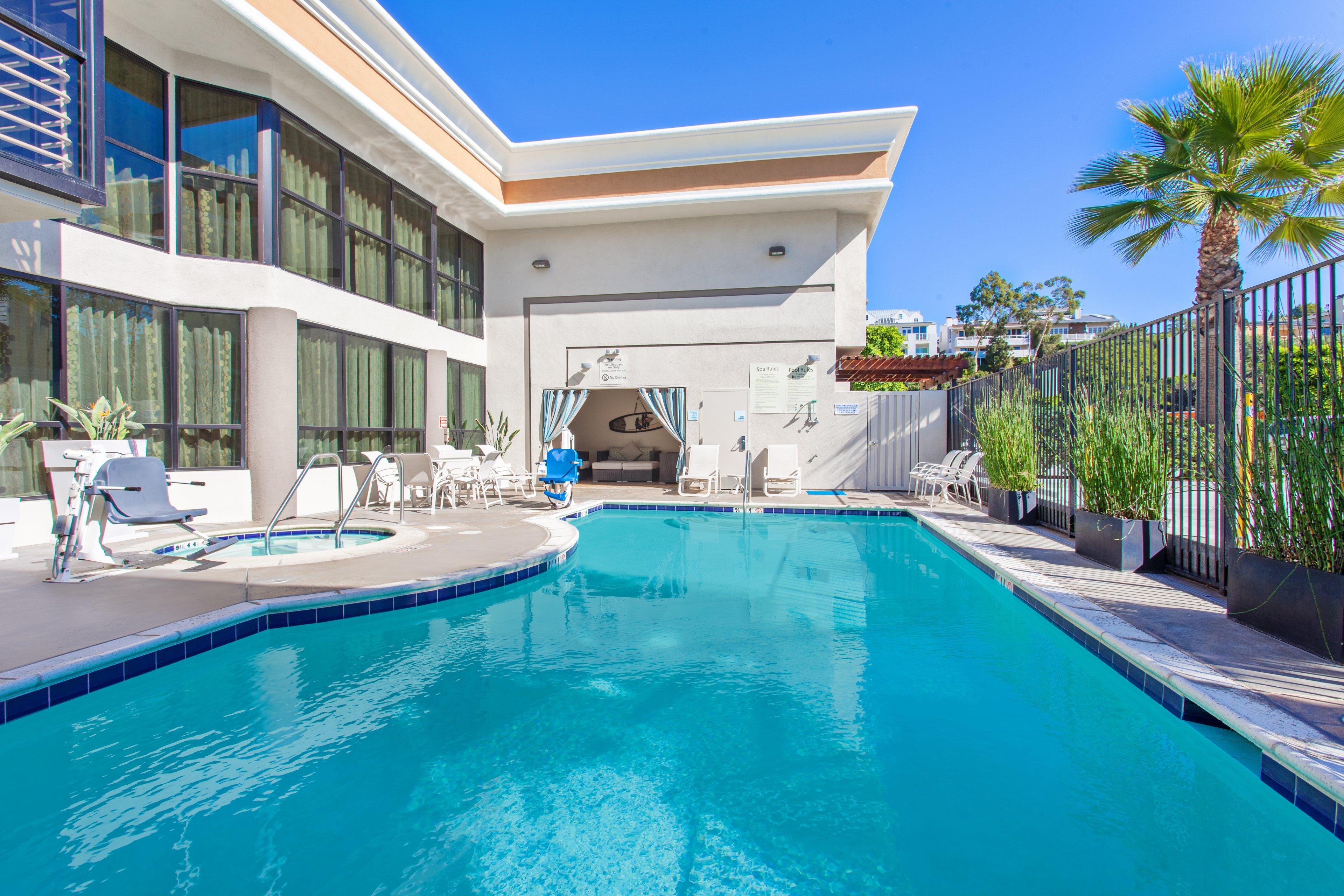 Holiday Inn Express Newport Beach By Ihg Exterior photo