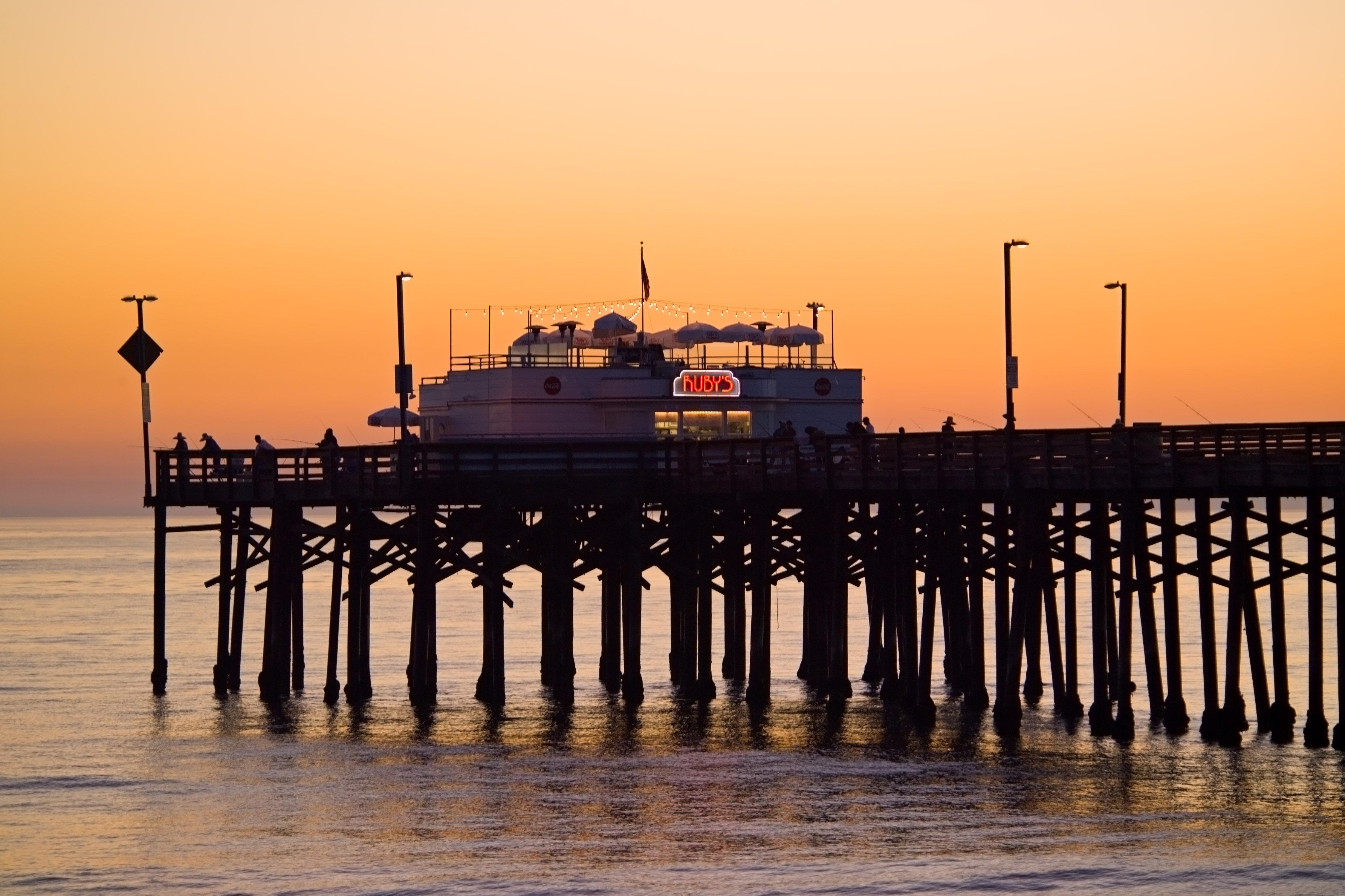 Holiday Inn Express Newport Beach By Ihg Exterior photo