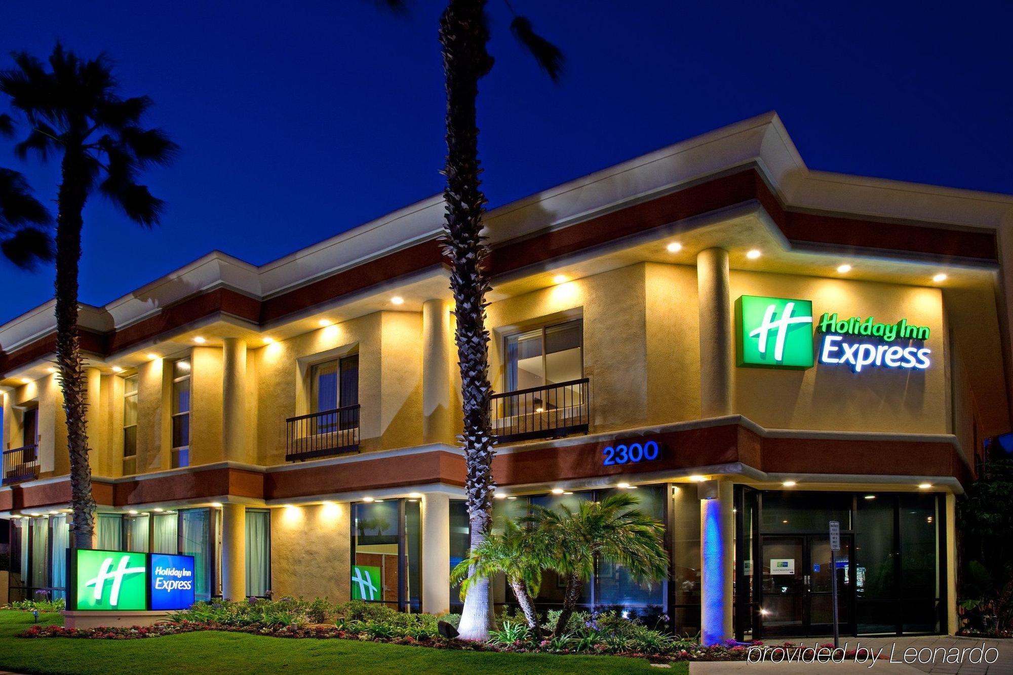Holiday Inn Express Newport Beach By Ihg Exterior photo
