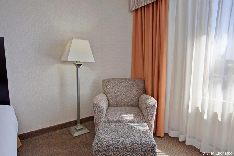 Holiday Inn Express Newport Beach By Ihg Room photo