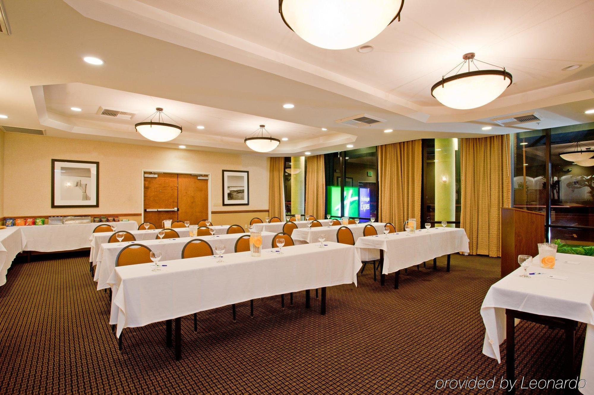 Holiday Inn Express Newport Beach By Ihg Exterior photo