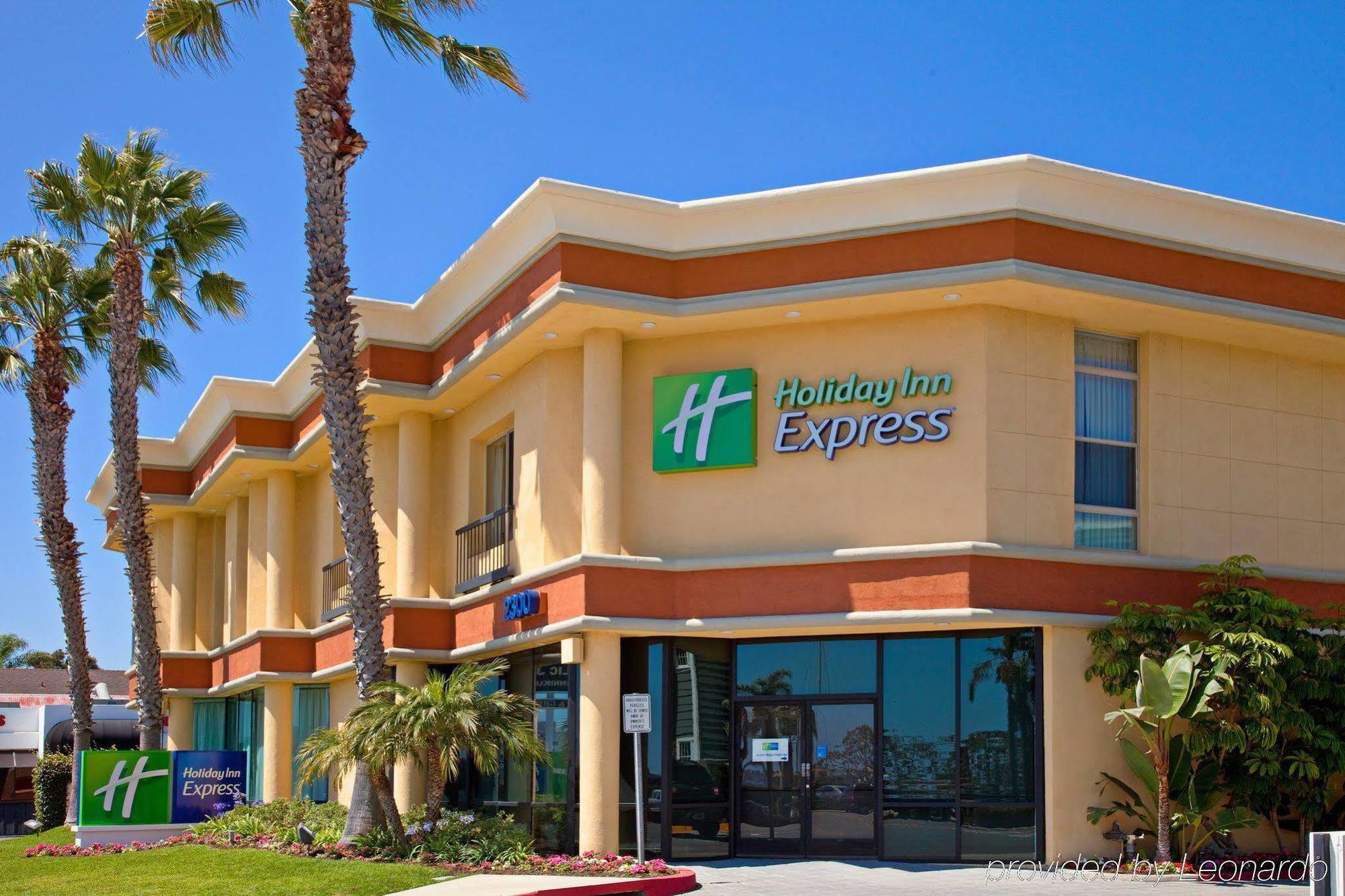 Holiday Inn Express Newport Beach By Ihg Exterior photo