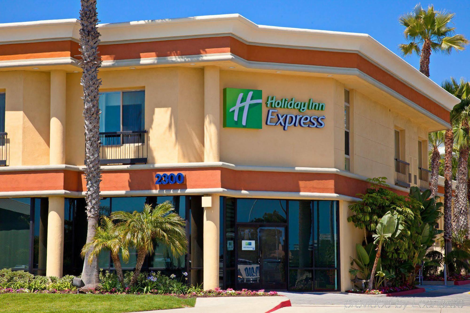 Holiday Inn Express Newport Beach By Ihg Exterior photo
