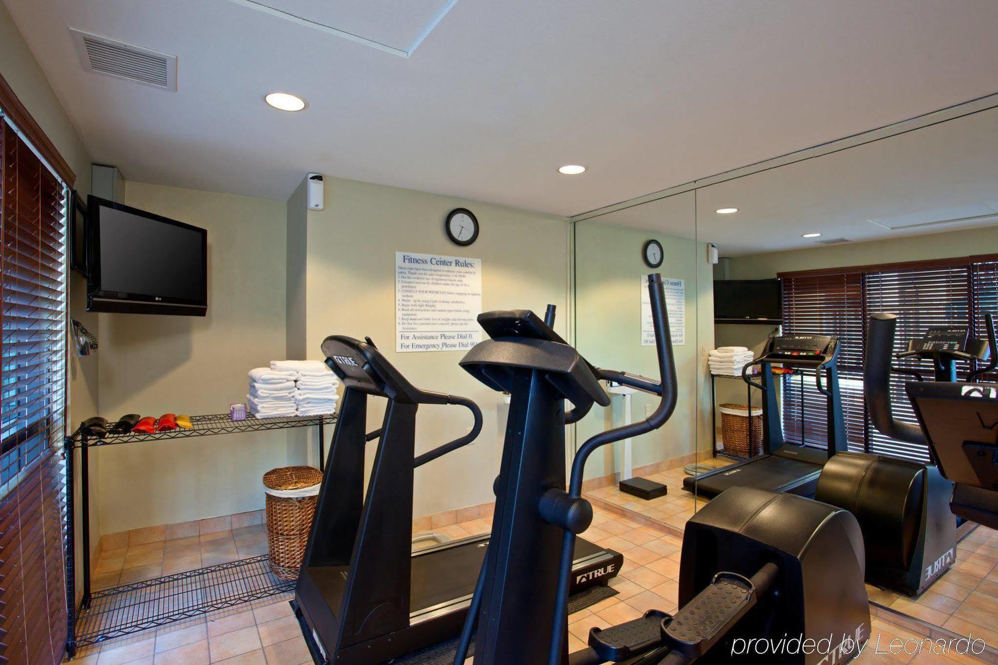 Holiday Inn Express Newport Beach By Ihg Facilities photo