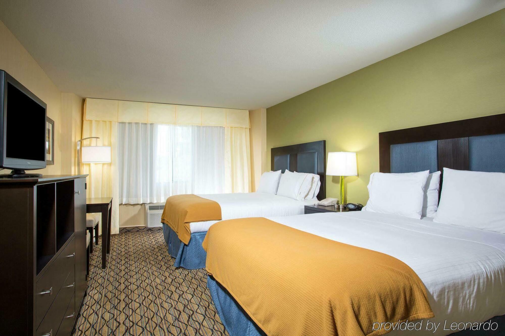 Holiday Inn Express Newport Beach By Ihg Exterior photo