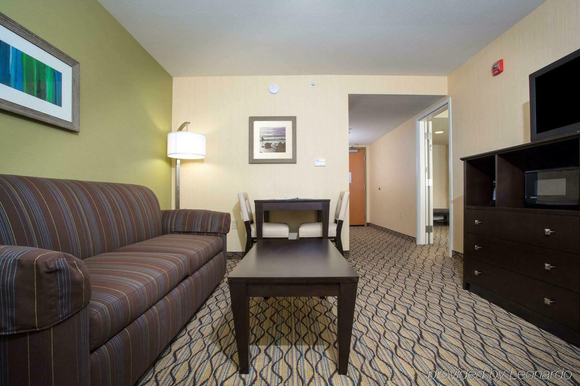 Holiday Inn Express Newport Beach By Ihg Exterior photo