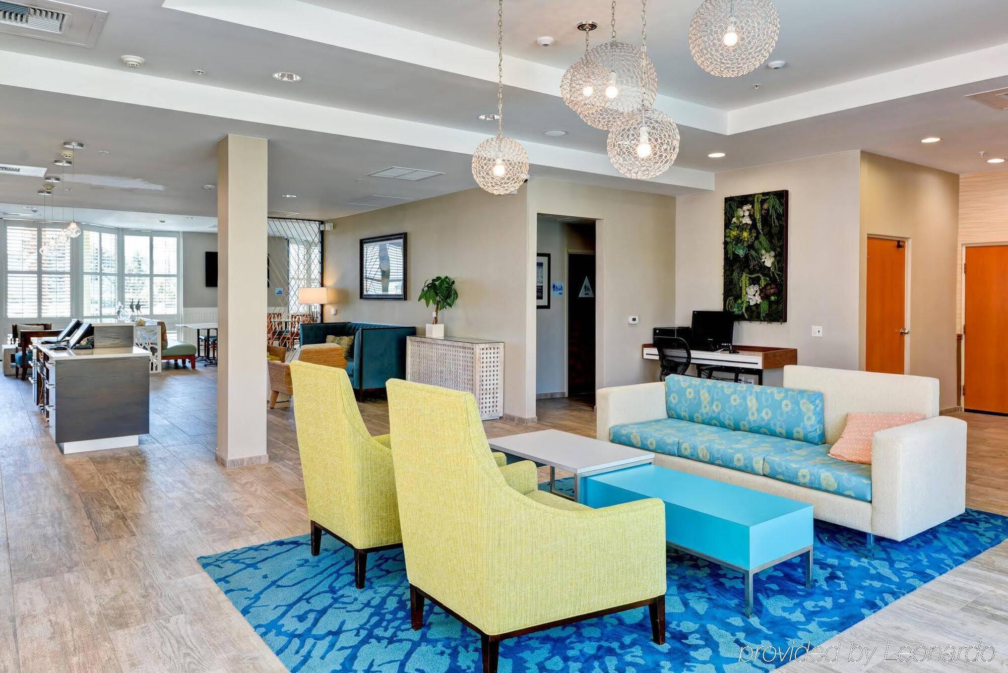 Holiday Inn Express Newport Beach By Ihg Exterior photo