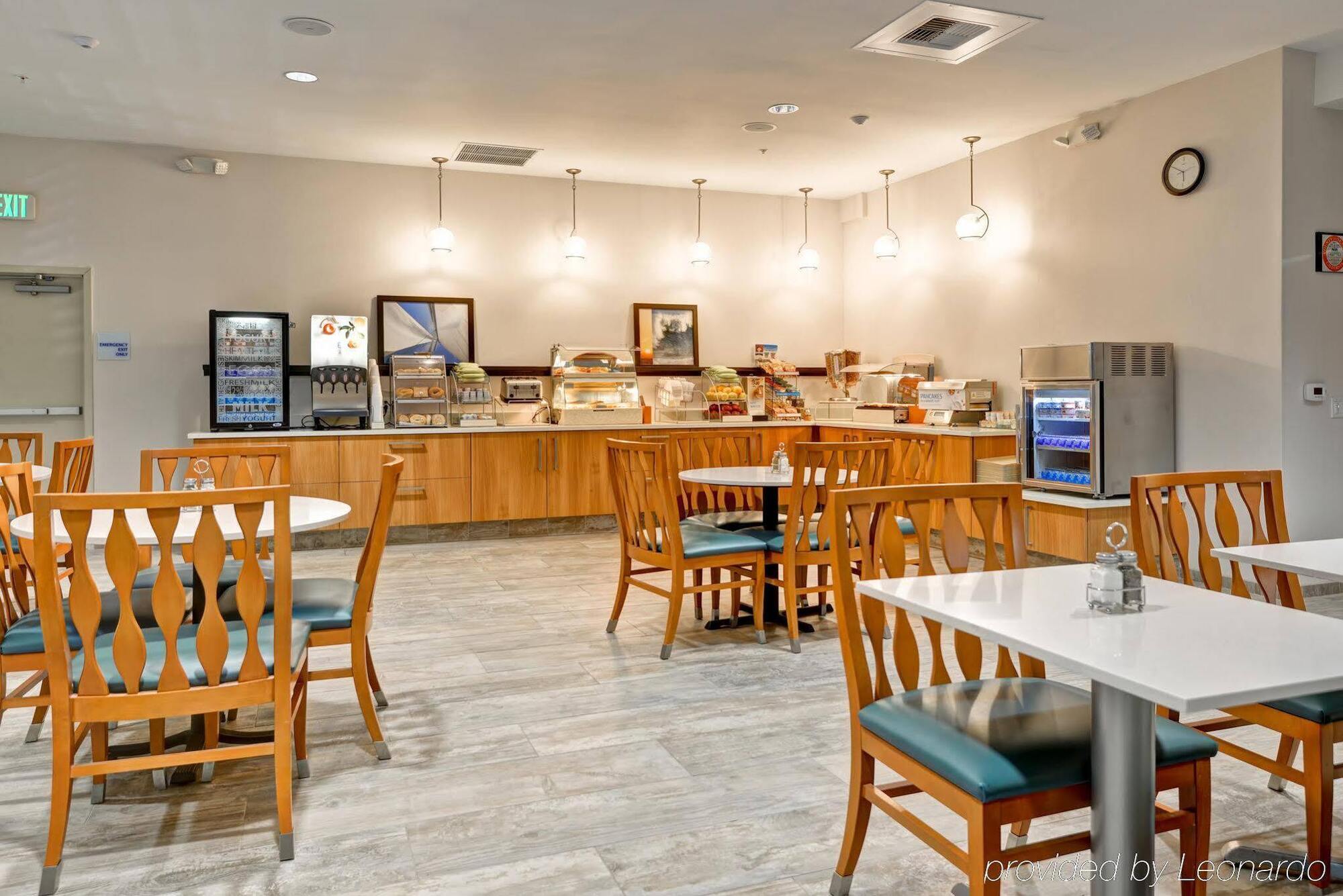 Holiday Inn Express Newport Beach By Ihg Exterior photo